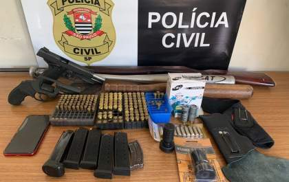 Investigado por cárcere privado é preso com arsenal pelo GOE/Deic