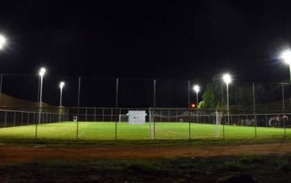 Prefeitura inaugura novo campo de futebol society em Selvíria