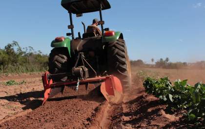 Governo de Andradina tem novos implementos para facilitar trabalho de produtores rurais