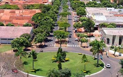 Após flexibilização de restrições, comércio em Ilha é reaberto