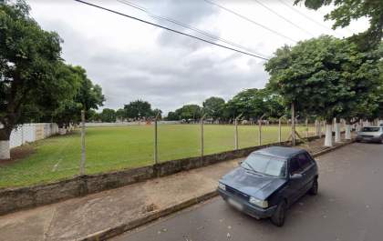 Mulher é esfaqueada no campo do Ferrinho