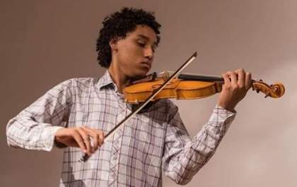 Violinista é aprovado para estudar na Bélgica e faz vaquinha para conseguir embarcar