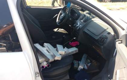 PM prende casal transportando maconha em picape
