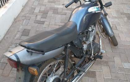 PM recupera moto furtada que estava com adolescente de 15 anos