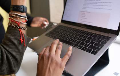 Instituto Legado seleciona mulheres negras para bolsas em curso MBA