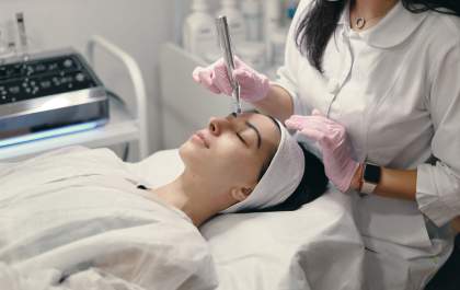 Tem vontade de fazer harmonização facial mas não sabe como funciona?&nbsp;