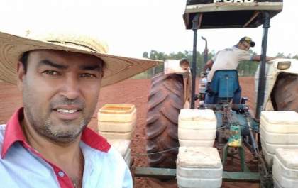 Desconhecidos tocam fogo em sítio de vereador
