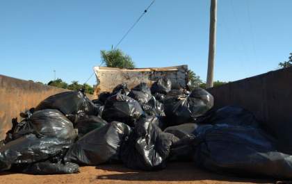 Limpeza na Segunda Lagoa resultou na retirada de 13 caminhões de lixo