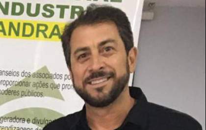 Pichadores anti-Bolsonaro são flagrados em vídeos. ´Vamos cobrar desses vagabundos a limpeza`, diz Adeilson