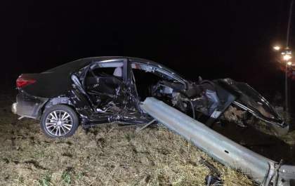 Jovem morre ao bater carro em defensa metálica na Rondon