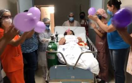 Menina de 7 anos com covid-19 deixa a UTI após 17 dias