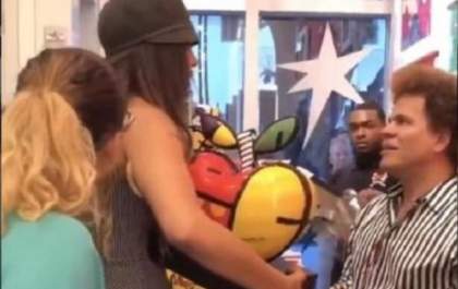 Restaurante da mulher que quebrou a obra do Romero Britto ganha mais de 140 mil seguidores