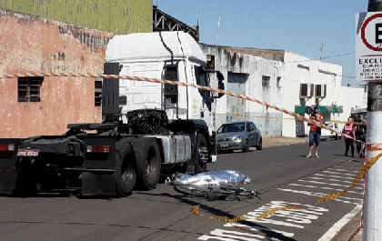 Motorista de carreta atropela e mata jovem de 16 anos