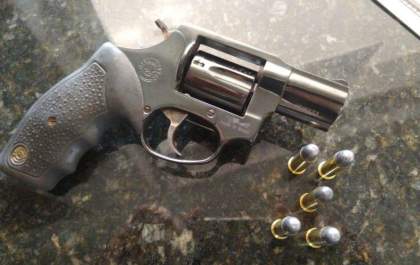 Aposentado de Três Lagoas é preso pela PM com arma de fogo em caminhonete
