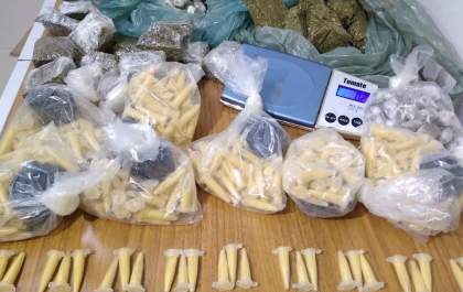Dise/Deic prende 2 e apreende mais de 500 porções de cocaína
