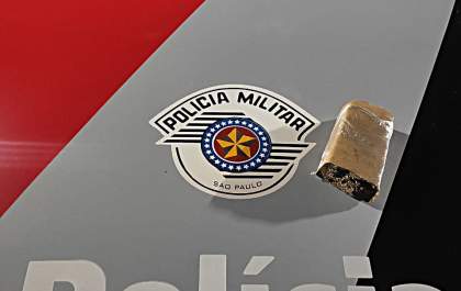 PM prende homem com tijolo de maconha na rodoviária