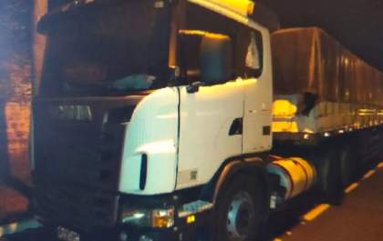 Carreta roubada é localizada pela PM abandonada em Ilha Solteira