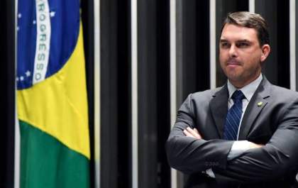 Flávio Bolsonaro testa positivo para a Covid-19