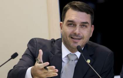 Senador Flávio Bolsonaro testa positivo para covid-19