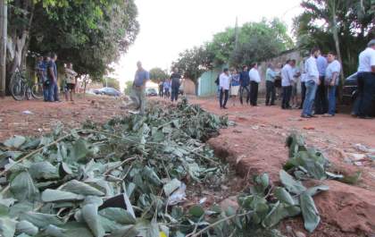 <p>Prefeitura autoriza 3.ª fase do asfalto no bairro Água Branca</p>