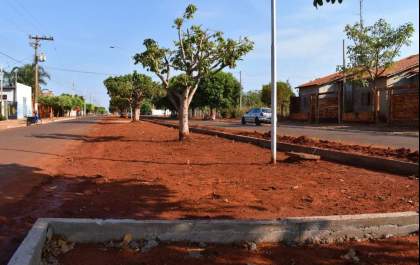 Prefeitura de Selvíria constrói estacionamento na avenida Profª Marilúcia Torres Laluce