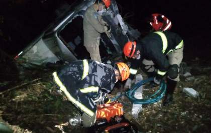 Acidente entre carreta bitrem e caminhão mata mulher de 60 anos BR-262