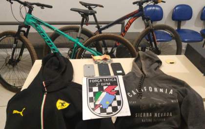 Jovens de 16 e 20 anos roubam bicicletas e celulares em Três Lagoas