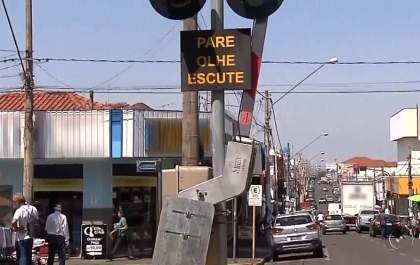 Cancela eletrônica volta a falhar no Centro de Andradina