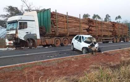 Motorista morre após acindente com carreta&nbsp;