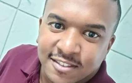 Jovem morre ao bater moto em poste na Fundadores