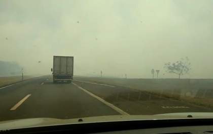 Incêndio prejudica trânsito na Rondon em Bento de Abreu