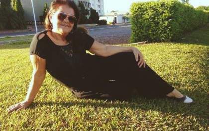 Amigos, familiares e clientes dão o último adeus à cabeleireira Neila Maria