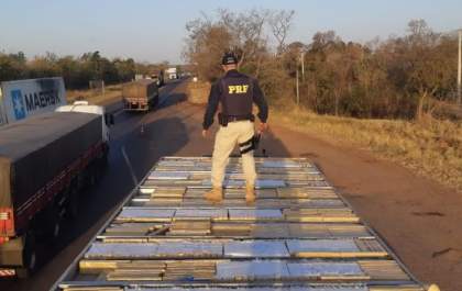 PRF apreende 1 tonelada de maconha no MS