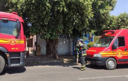 Casa pega fogo no Centro de Três Lagoas