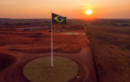 Parque Acqualinda ganha bandeira nacional hasteada a 27 metros de altura