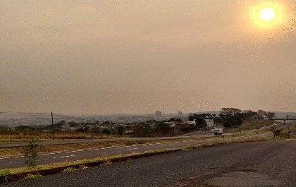 Nuvens de poluição cobrem e abafam a região noroeste