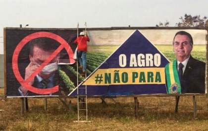 Ex-prefeito é ameaçado e tem outdoor contra Bolsonaro incendiado