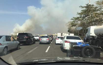 Fumaça de incêndio interdita a Rondon em pedágio