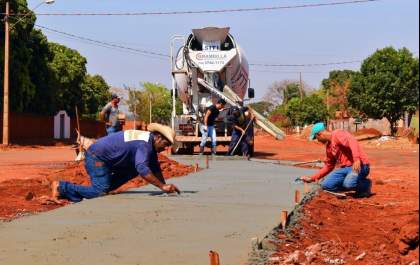 Prefeitura de Selvíria revitaliza canteiro da Avenida Acir Resende
