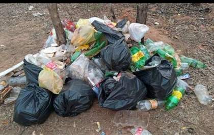 Grupo faz limpeza na Cascalheira e pede conscientização dos frequentadores