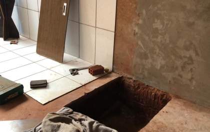 Homem descumpre medida protetiva e é encontrado em buraco