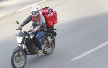 Governo de SP lança programa para capacitar motofretistas, facilitar compra de motos e regularizar documentos