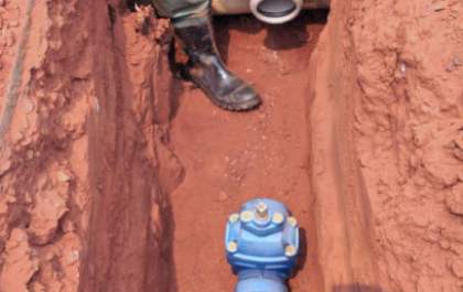 Águas Andradina realiza melhorias em dois bairros da cidade