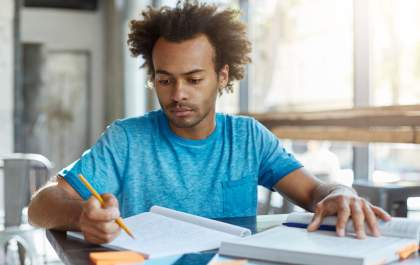Quer alcançar certificação em inglês mas não sabe como?