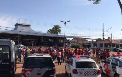 Polícia Militar se concentra na Praça de Castilho, manifesto pela volta da prefeita Fátima acontece
