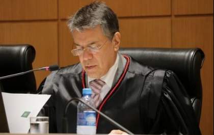 Justiça permite troca de sobrenome de duas crianças para homenagear avô