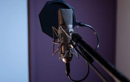 Dia Nacional do Rádio: mesmo na era digital, veículo segue conquistando audiência