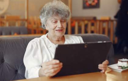 Pessoas com mais de 50 anos são foco de Instituto que oferta cursos on-line e gratuitos