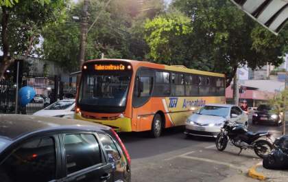 Homem é detido acusado de se masturbar dentro de ônibus do transporte coletivo