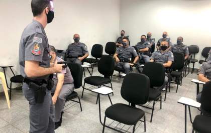 Batalhão de Andradina habilita policiais para usar arma de choque que neutralize agressor